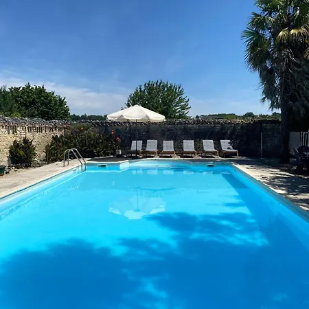 La Cour Des Cloches 3*