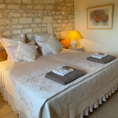 Frühstückspension La Cour Des Cloches 3*