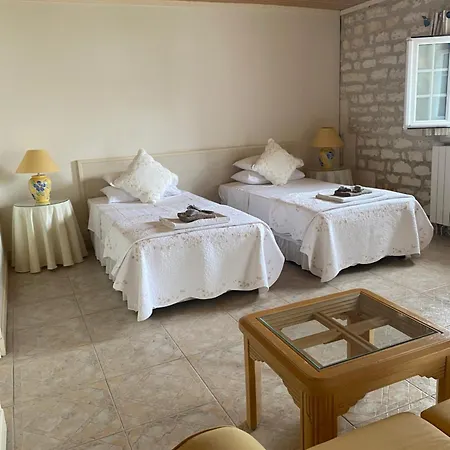 Bed & Breakfast La Cour Des Cloches