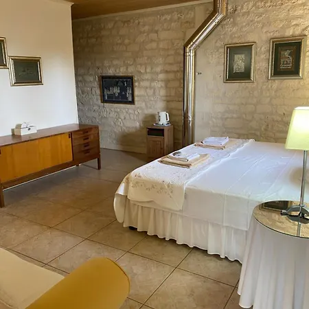 La Cour Des Cloches Bed & Breakfast *