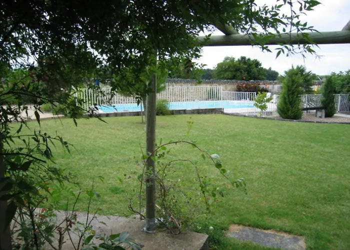 Bed & Breakfast La Cour Des Cloches