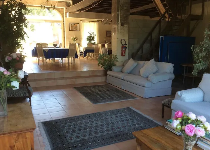 La Cour Des Cloches 3*